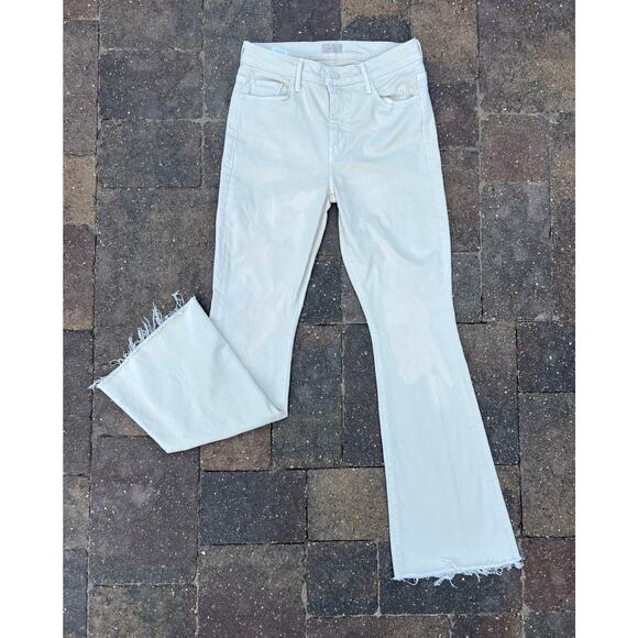 MOTHER Denim - Mother mid rise weekender fray flare mottled cream jeans size 28x31